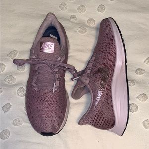 Nike zoom Pegasus 35 tennis shoes